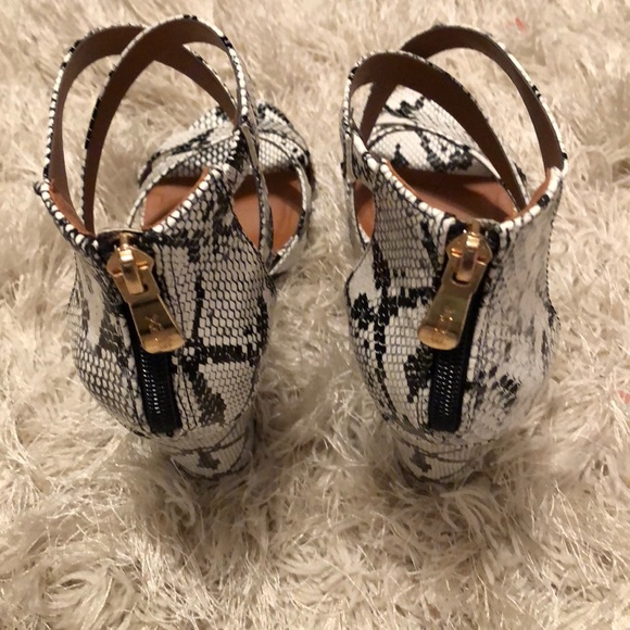 Snakeskin heels - Picture 3 of 3